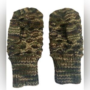 HANDMADE MITTENS TRADITIONAL NEWFOUNDLAND STYLE YOUTH CAMO